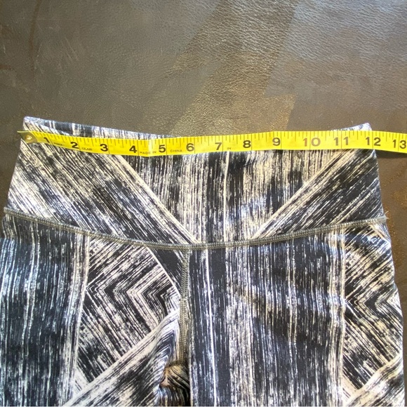 Lululemon Wunder Under Crop II Leggings Heat Wave Black and White Size 4 - Picture 9 of 12